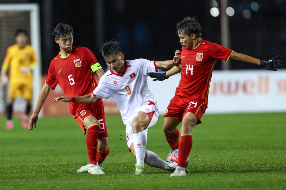 半场： 萨索洛2-1佛罗伦萨，曼德拉戈拉点射，沃尔帕托破门